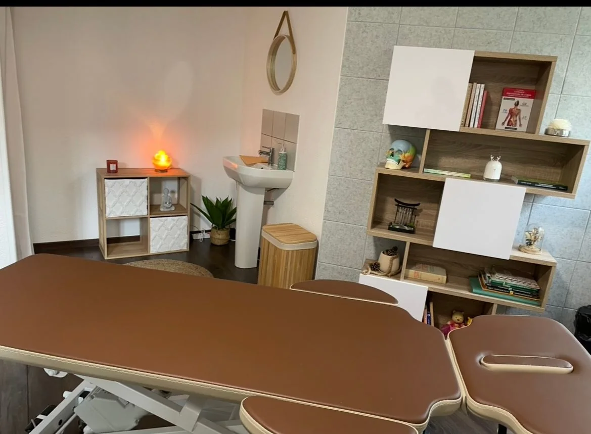 Détail chaleureux du cabinet de Camille Colin